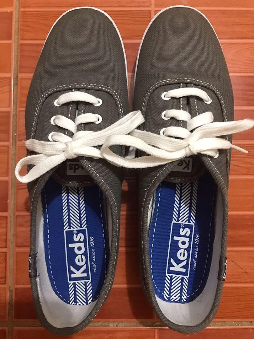dark grey keds