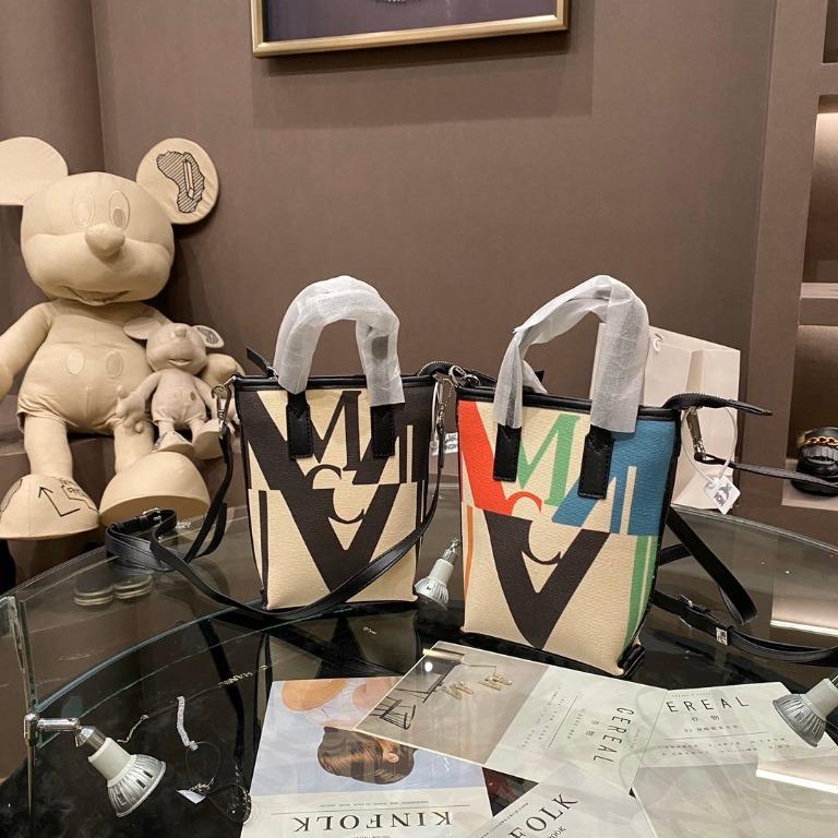 Mcm shopper in logo hot sale glitch hologram