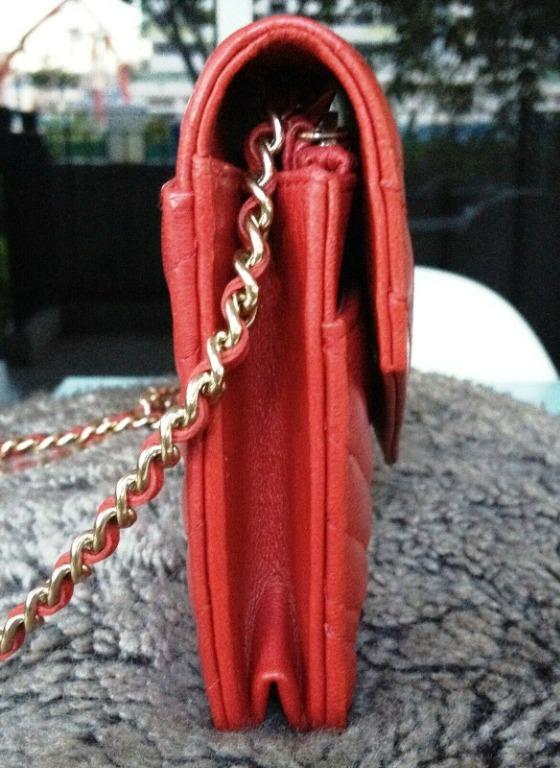 MINT 2017 Chanel Red Quilted Chevron Leather Gold Chain Crossbody