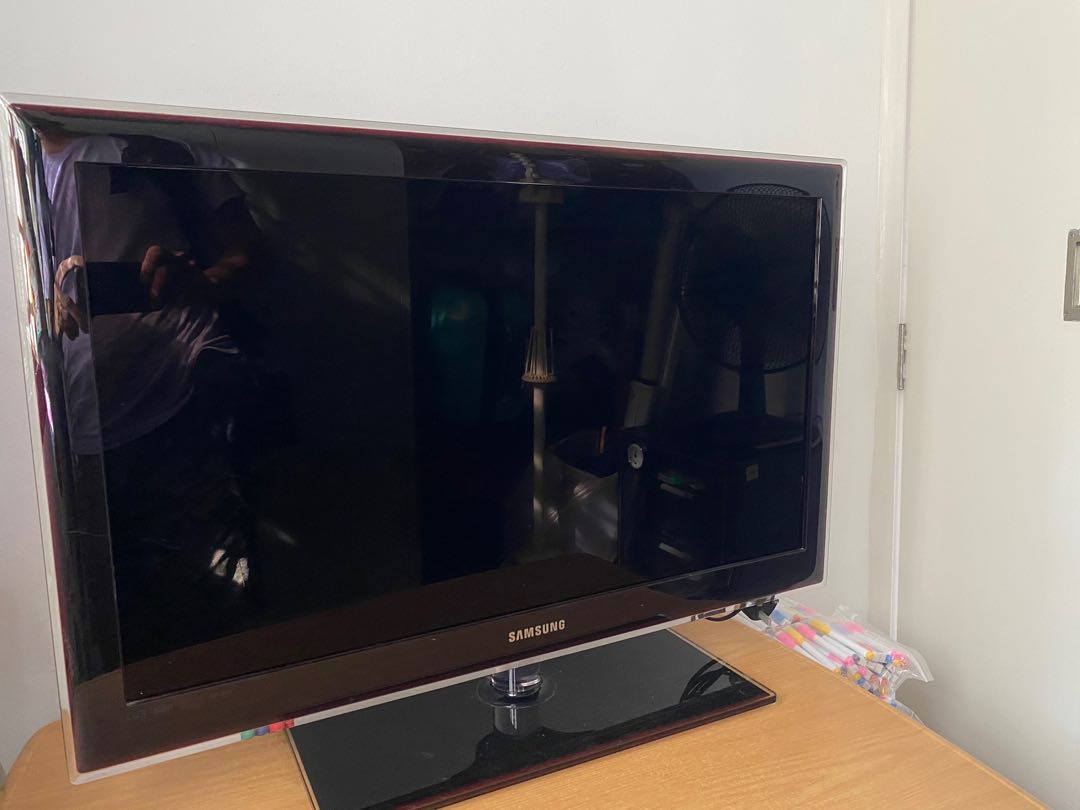 Samsung LED 32” TV, TV & Home Appliances, TV & Entertainment, TV on