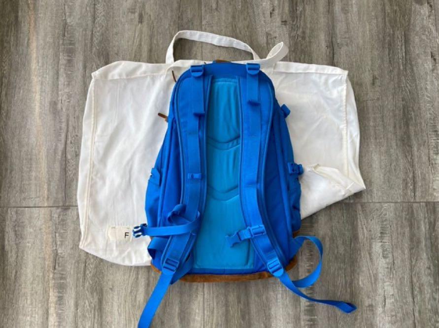 Visvim ballistic 20L （分類：腰袋、手提袋、小袋）位於 Hong Kong。 由 .authenticgoods. 提交（商品編號 1034412634，圖片 2）。簡介： With dust bag Use twice。