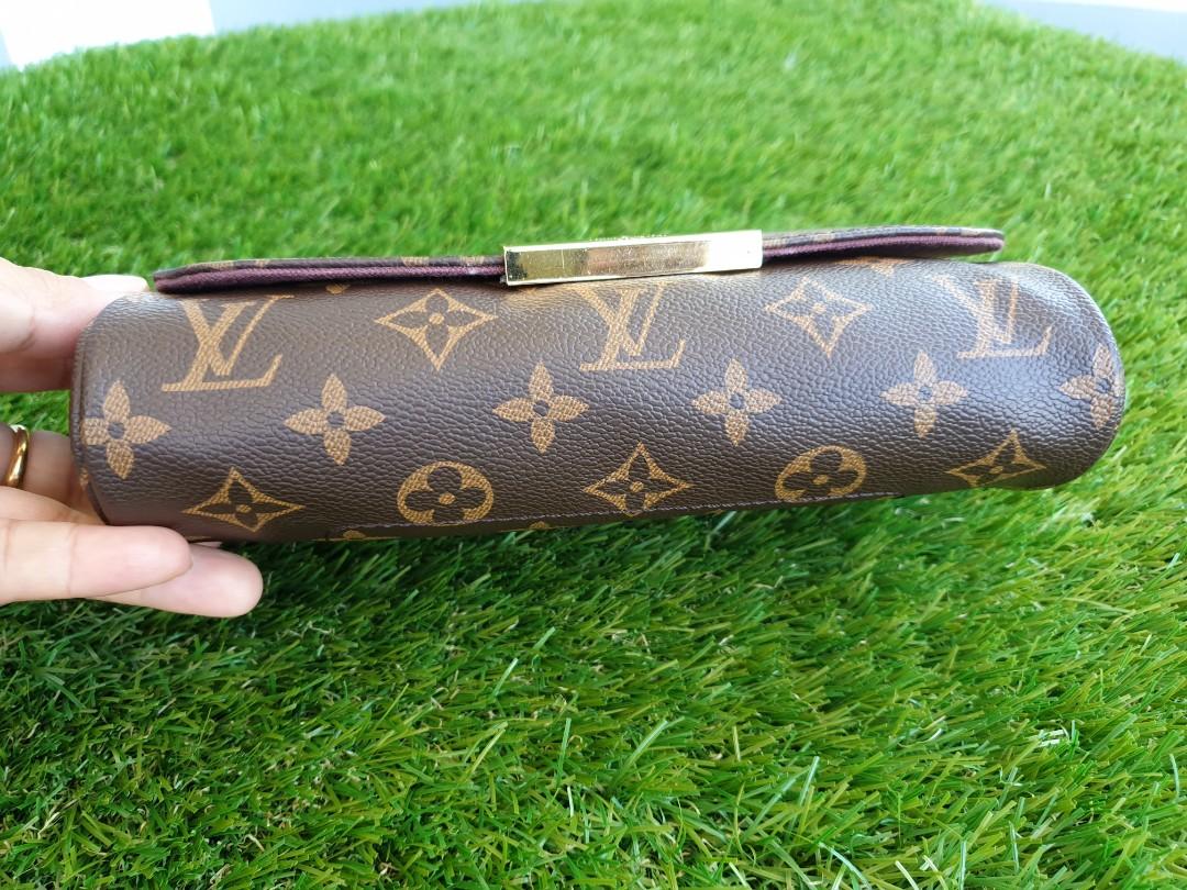 15922 - P2,800 Louis Vuitton Monogram Favorite 25cm Sling Bag, Women's  Fashion, Bags & Wallets, Purses & Pouches on Carousell