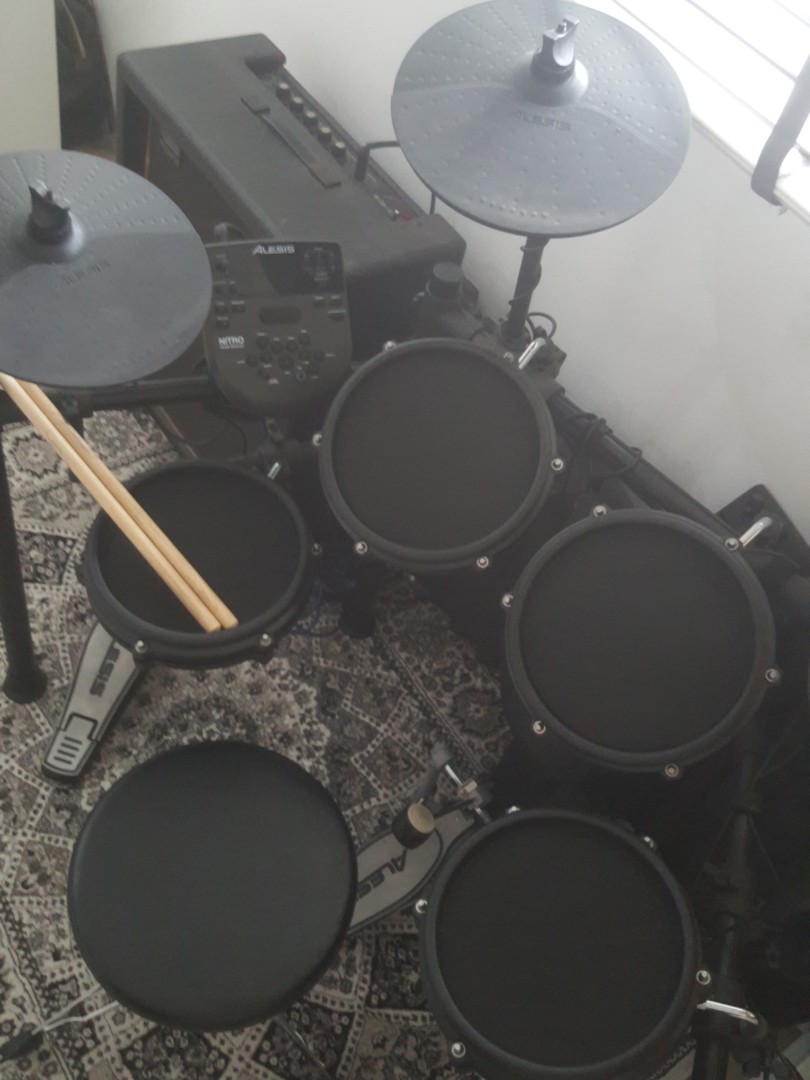 Alesis Nitro Drum Set, Hobbies & Toys, Music & Media, Musical