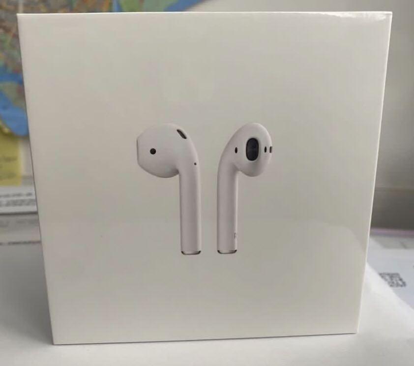 Bnib Apple Airpods 2nd Gen Brand New Sealed In Box Electronics Audio On Carousell I wasn't planning on buying them, but seeing that they the only differences i see are label placement and size, updating apple's address to 1 apple park, year update from 2016 to 2018, box version change. carousell