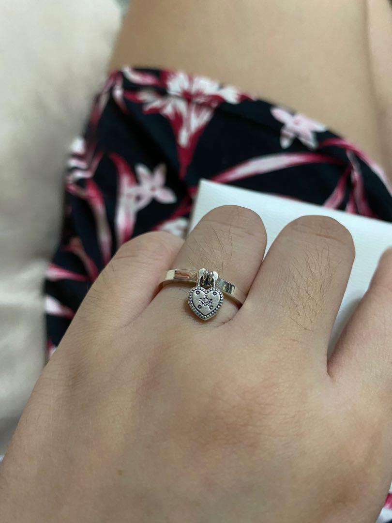 Pandora heart cheap shaped padlock ring