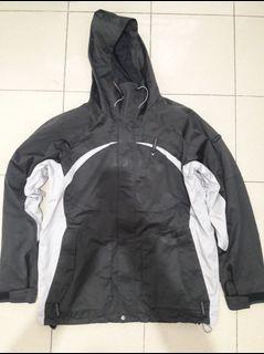 Jaket gunung outdoor estivo