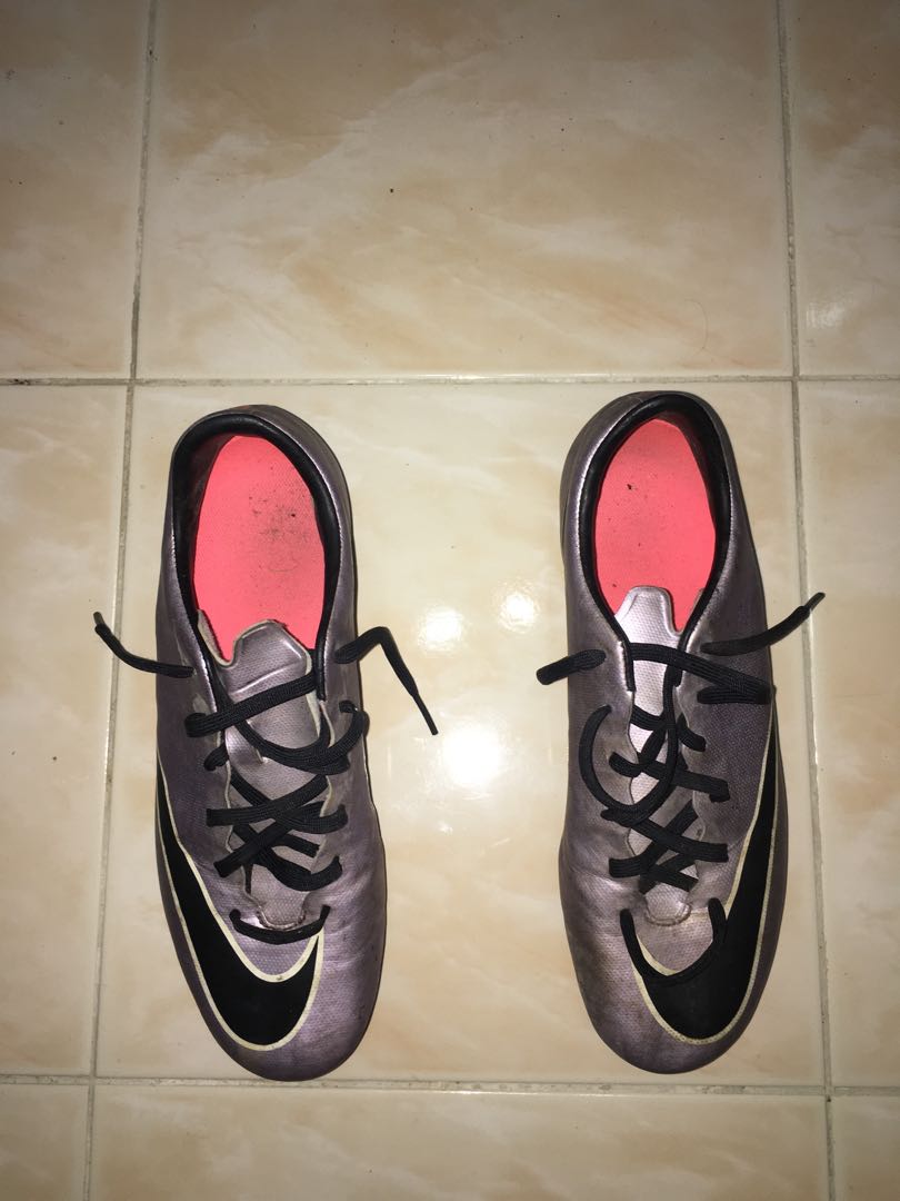 Kasut bola nike outlet cr7