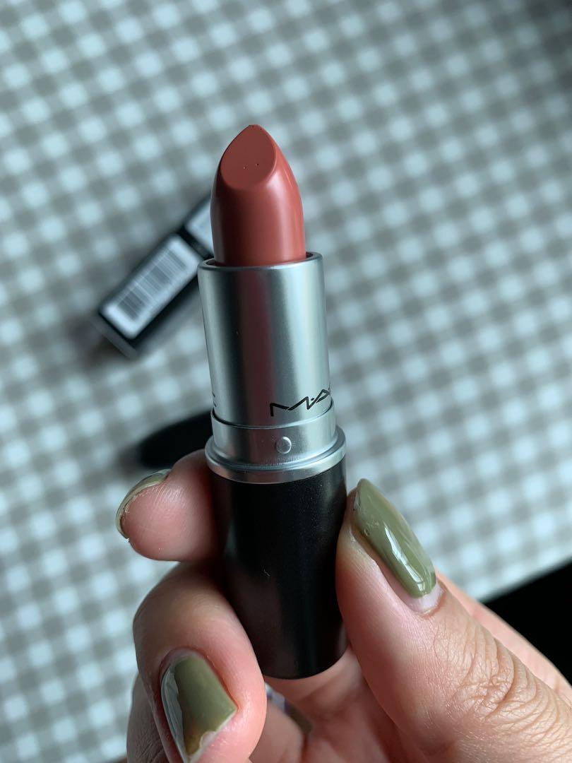 mac hot and bothered lipstick