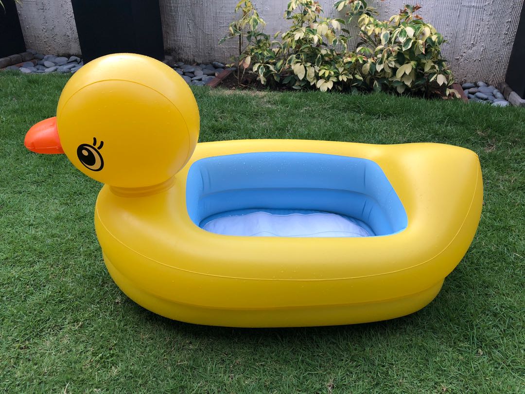 Munchkin Inflatable Safety Duck Tub, Babies & Kids, Bathing & Changing