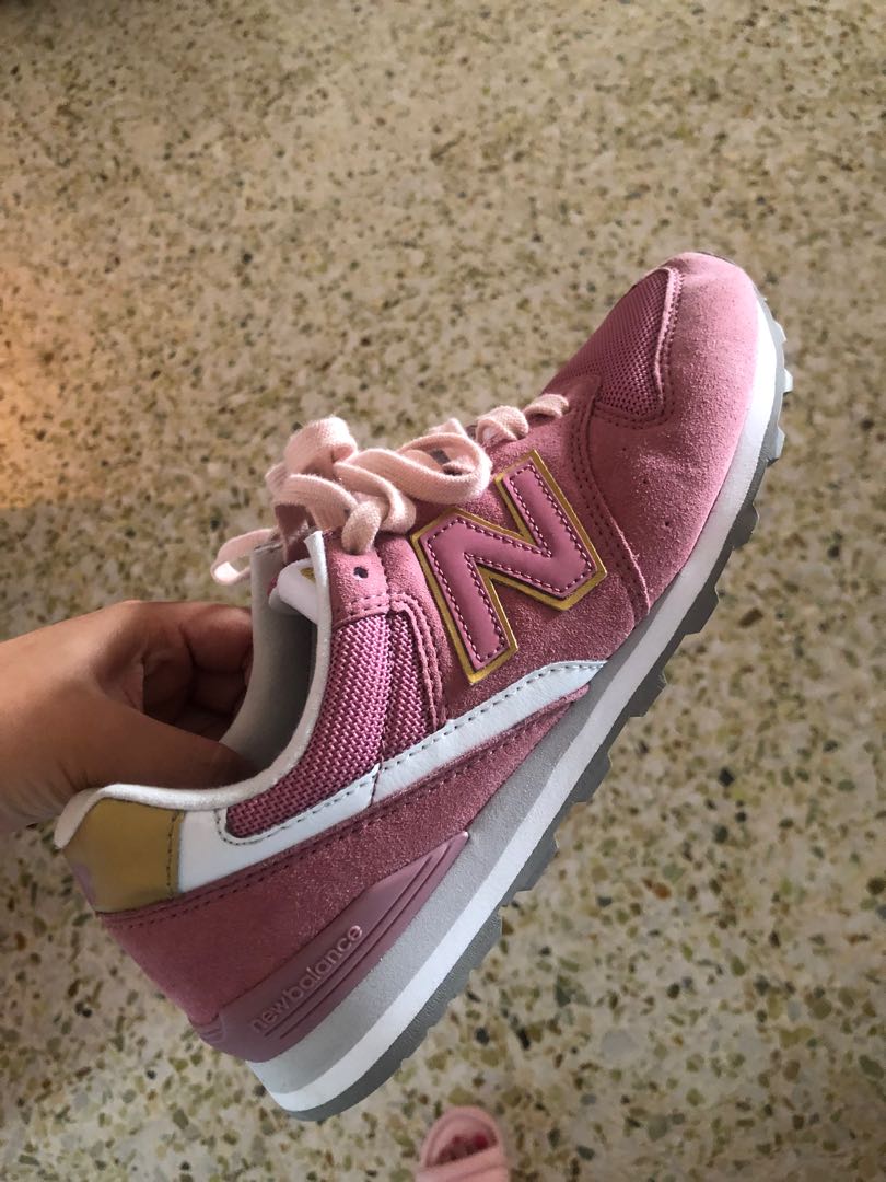 new balance suede tennis shoes