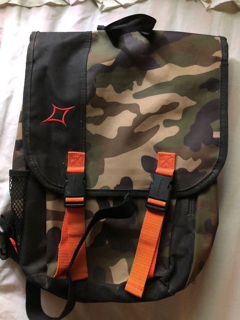 eastsport sling backpack