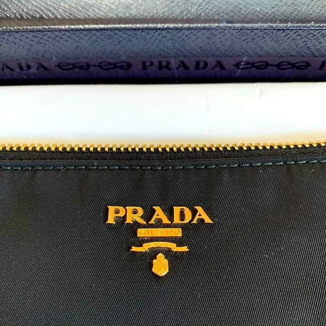 Prada Cont. Piatto Maniglia, Luxury, Bags & Wallets on Carousell