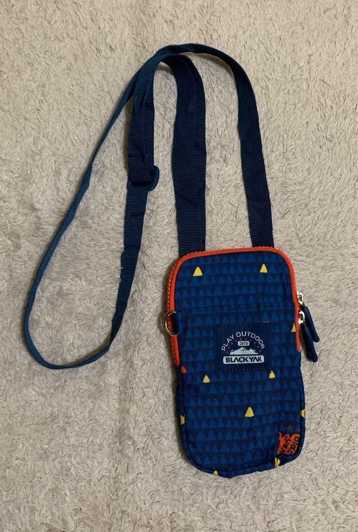 Black yak sales sling bag