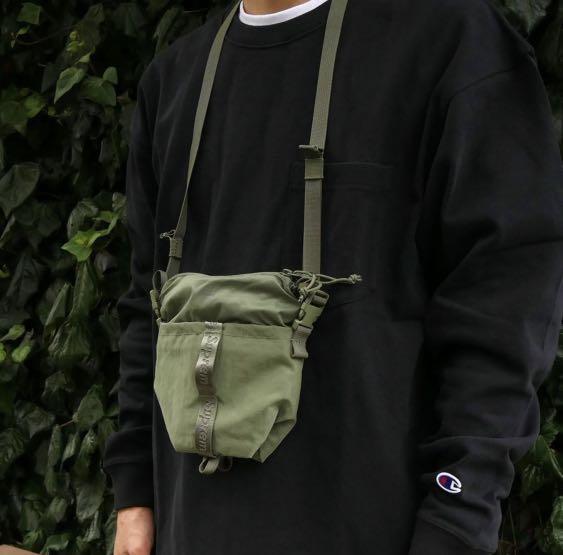 Supreme neck pouch FW20 sellyourcloset