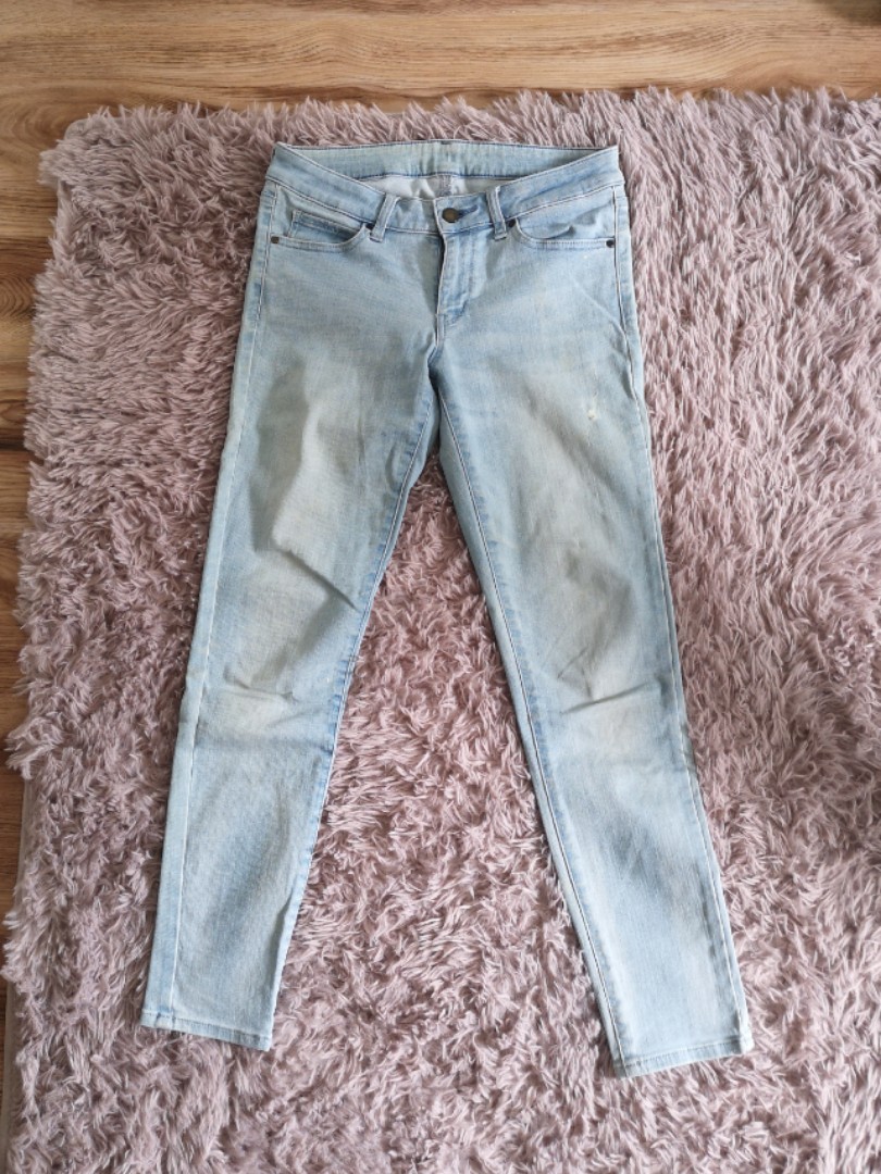 uniqlo light blue jeans
