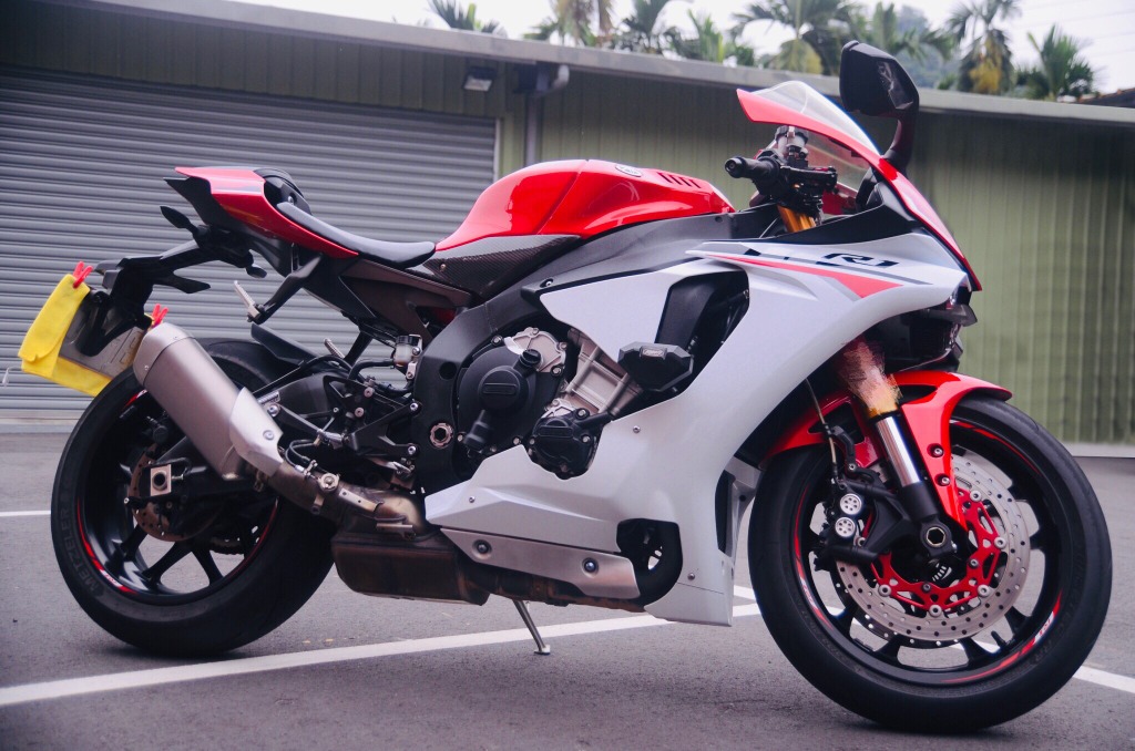 Yamaha Yzf R1 紅白配色金筷子一手車 機車 重機在旋轉拍賣