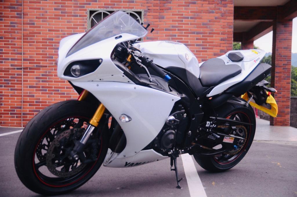 Yamaha Yzf R1 珍珠白跑車等級 機車 重機在旋轉拍賣