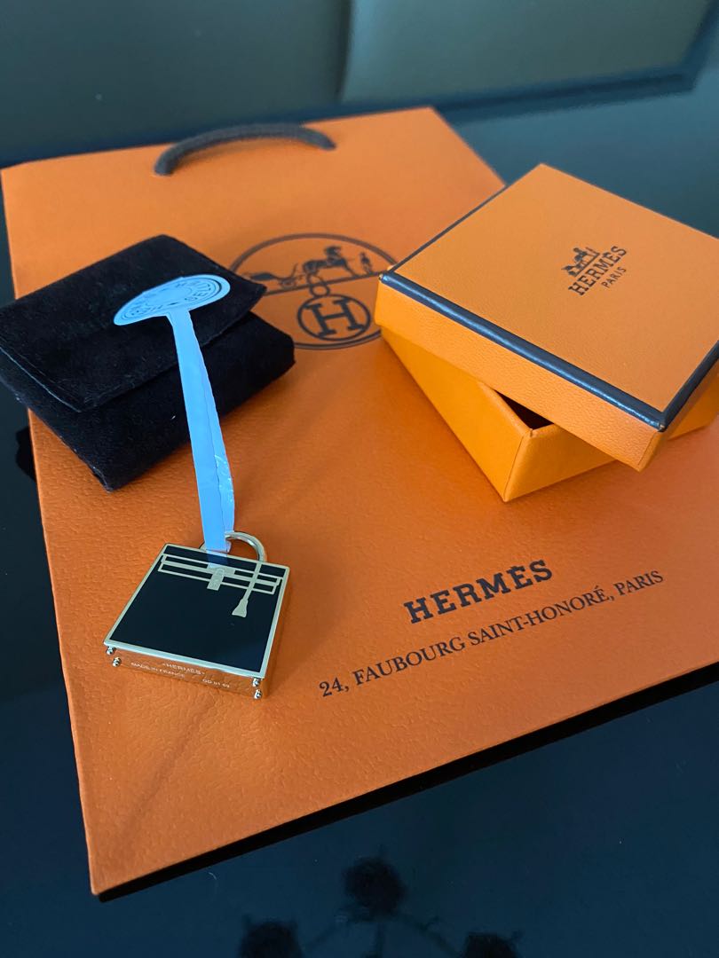 Brand New Hermès Curiosite Kelly Laque Charm, Luxury, Accessories 