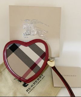 (Category: ) located in . Submitted by branded_luxe (Listing ID 1034809490, Image 1). Description: .