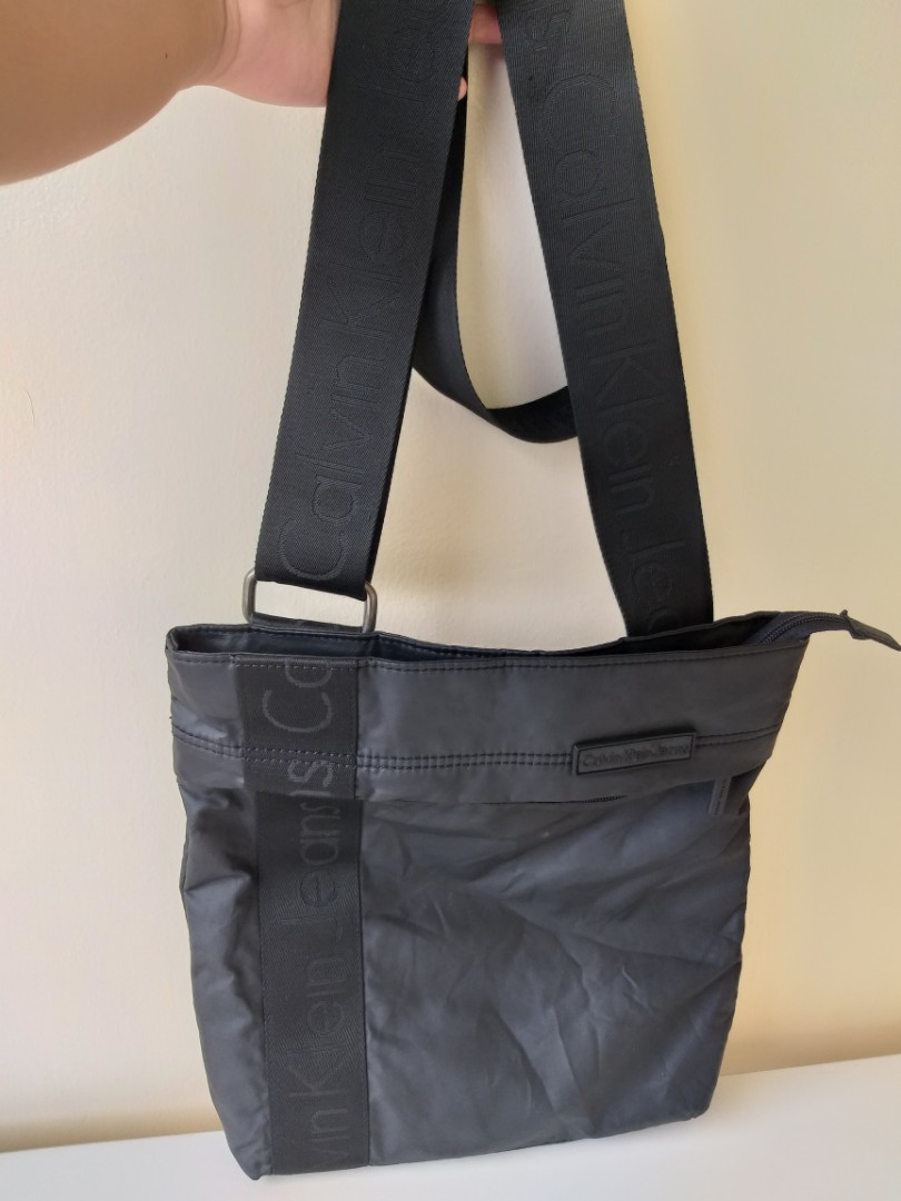 Calvin klein sale jeans sling bag