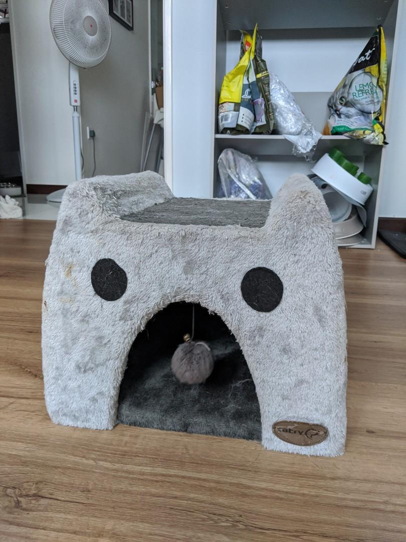 Cat house, Pet Supplies, Homes & Other Pet Accessories on Carousell