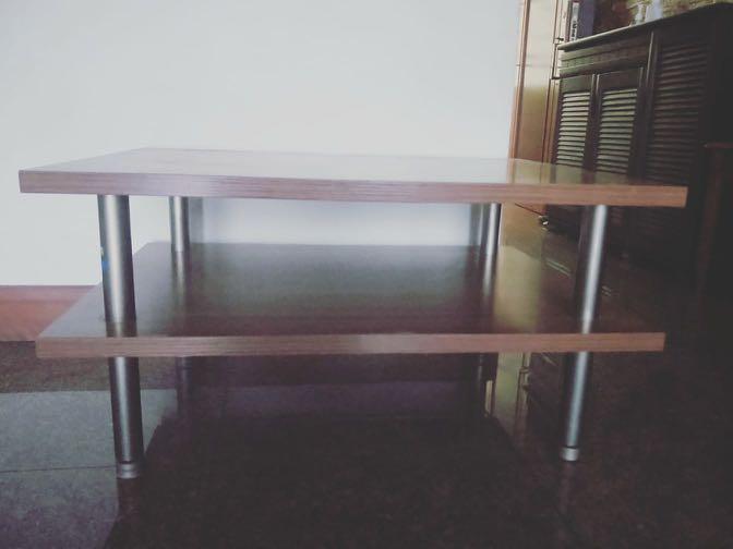 Coffee table (Category: Tables & Sets) located in Singapore. Submitted by calmowl_0bccf8 (Listing ID 1034701374, Image 2). Description: Solid Wooden coffee table in good condition for sale Length-80 cm Width- 60 cm Height- 41 cm.