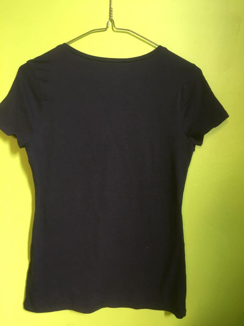 Gap basic (Category: Sleeveless) located in Dagupan City. Submitted by downsizingthings (Listing ID 1034727659, Image 2). Description: Cotton fabric Can be used for outdoor Can fit up to medium size #summer2021 .