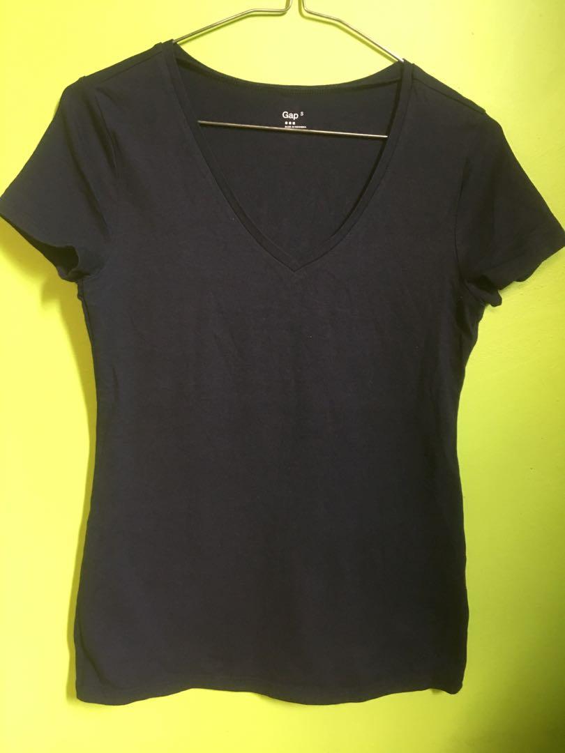 Gap basic (Category: Sleeveless) located in Dagupan City. Submitted by downsizingthings (Listing ID 1034727659, Image 1). Description: Cotton fabric Can be used for outdoor Can fit up to medium size #summer2021 .