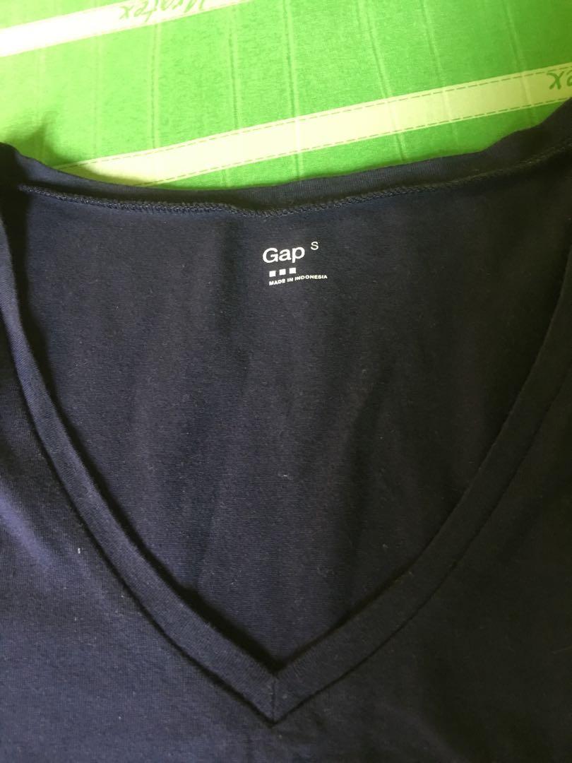 Gap basic (Category: Sleeveless) located in Dagupan City. Submitted by downsizingthings (Listing ID 1034727659, Image 3). Description: Cotton fabric Can be used for outdoor Can fit up to medium size #summer2021 .