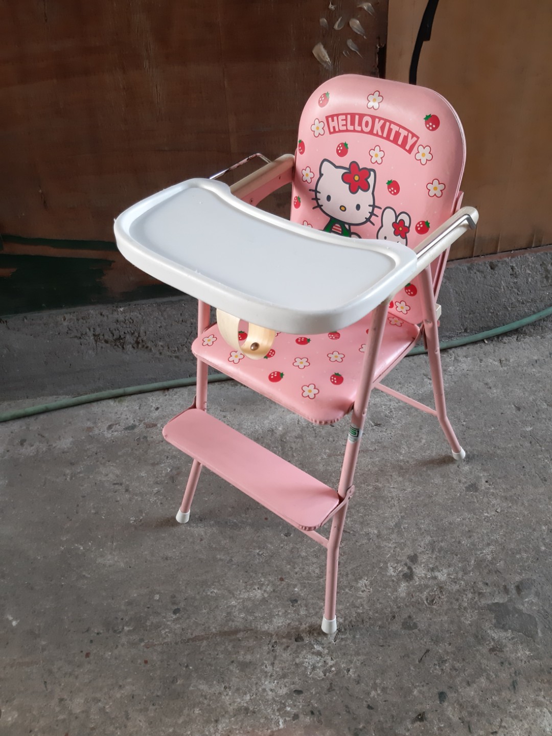 Hello kitty hot sale baby chair