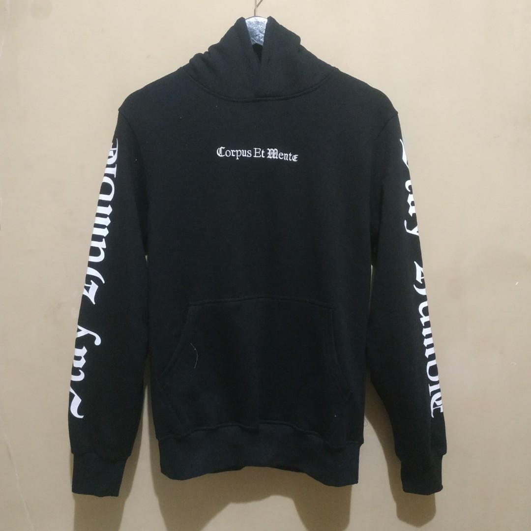 Corpus et mente hoodie store