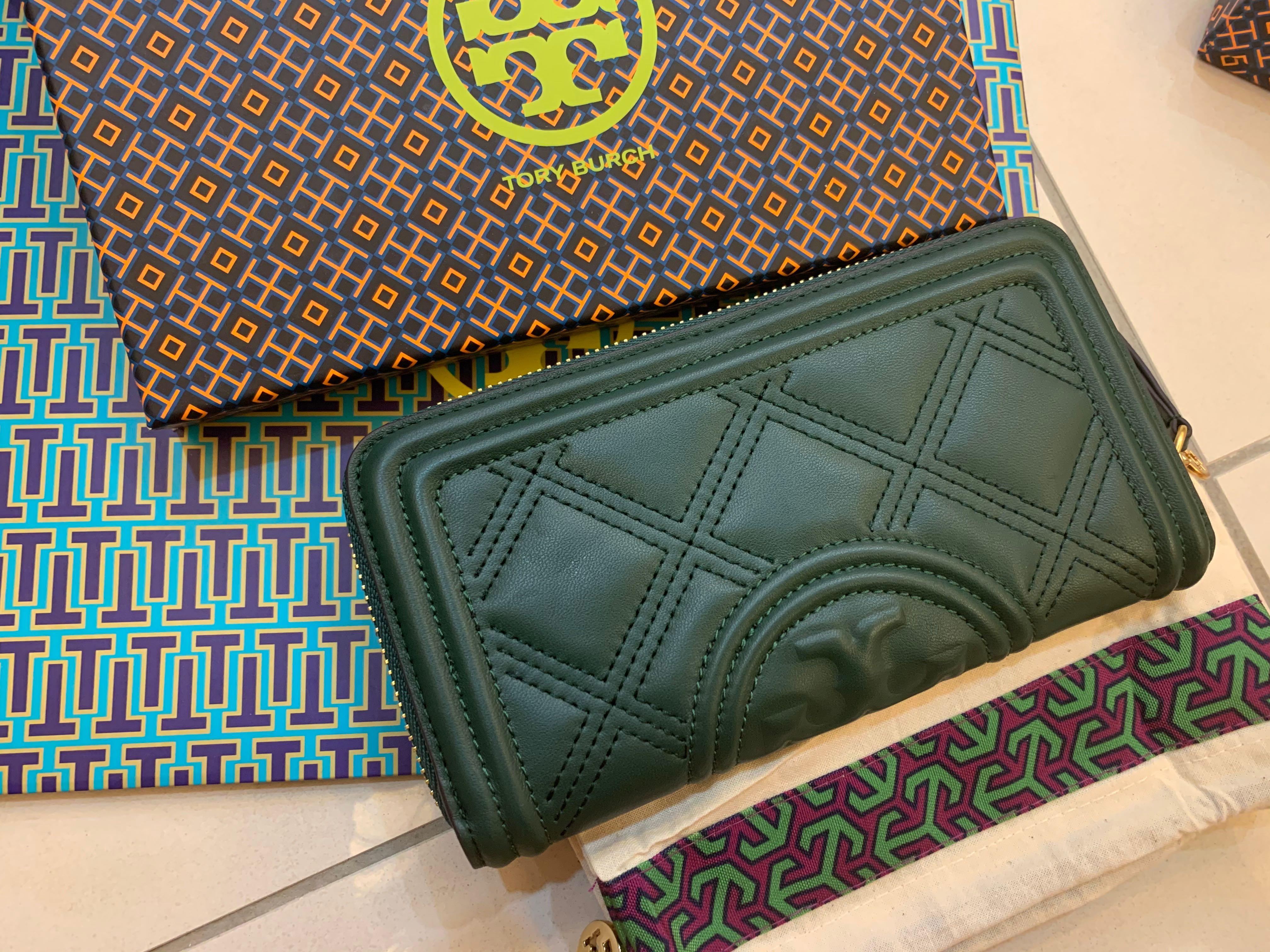 Ready Stock authentic Tory Burch soft Fleming in green long zip wallet,  Luxury, Bags & Wallets on Carousell