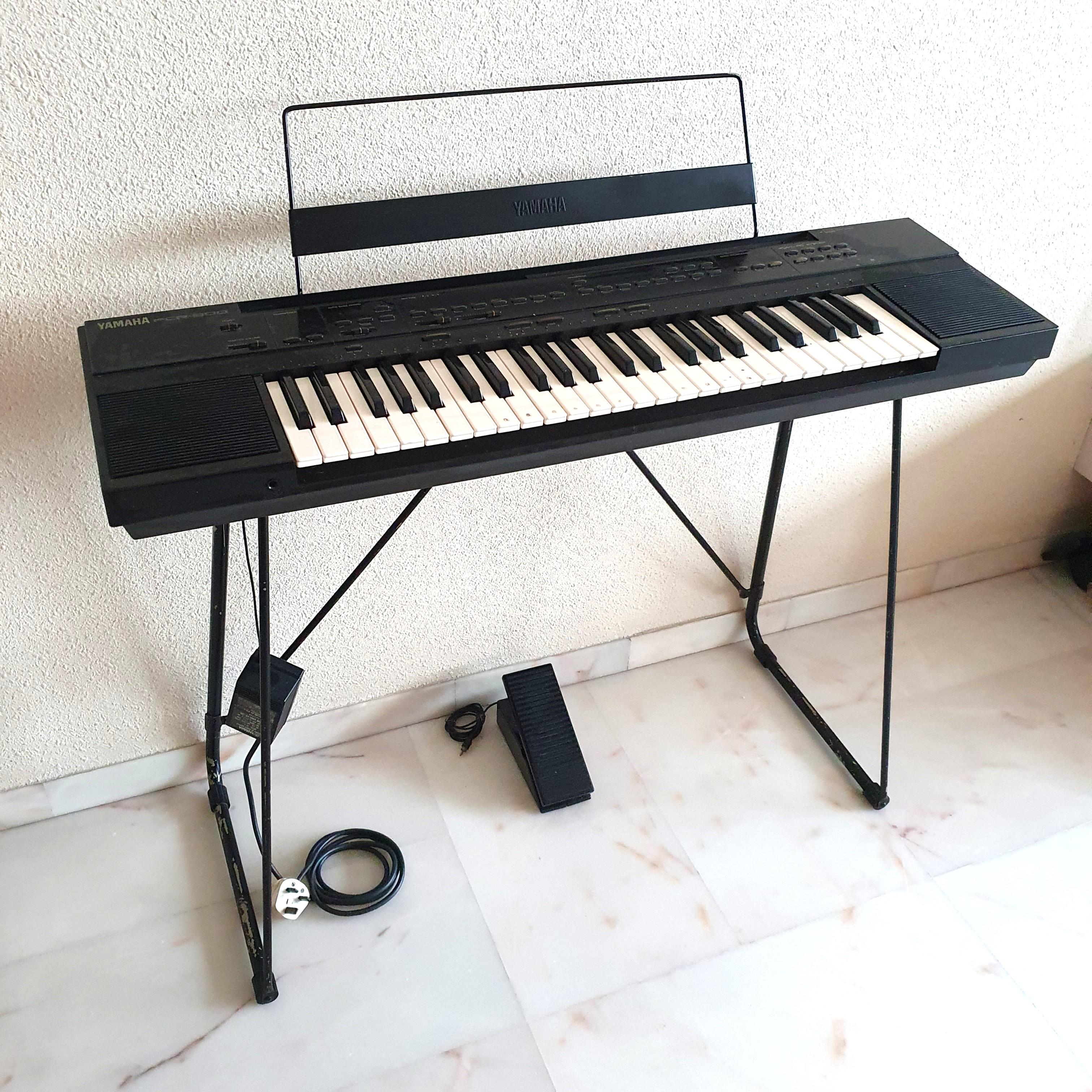 Yamaha PCR 800 Electronic Keyboard Piano