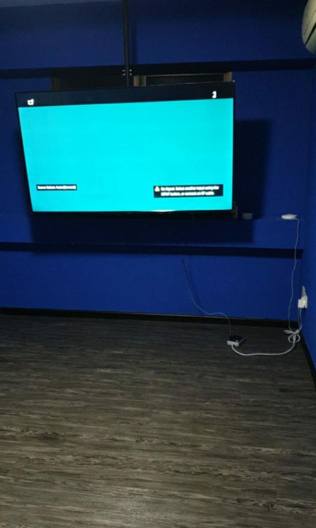 70inch SONY 4K UHD SMART TV (kd70x690e) with ceiling mounting bracket