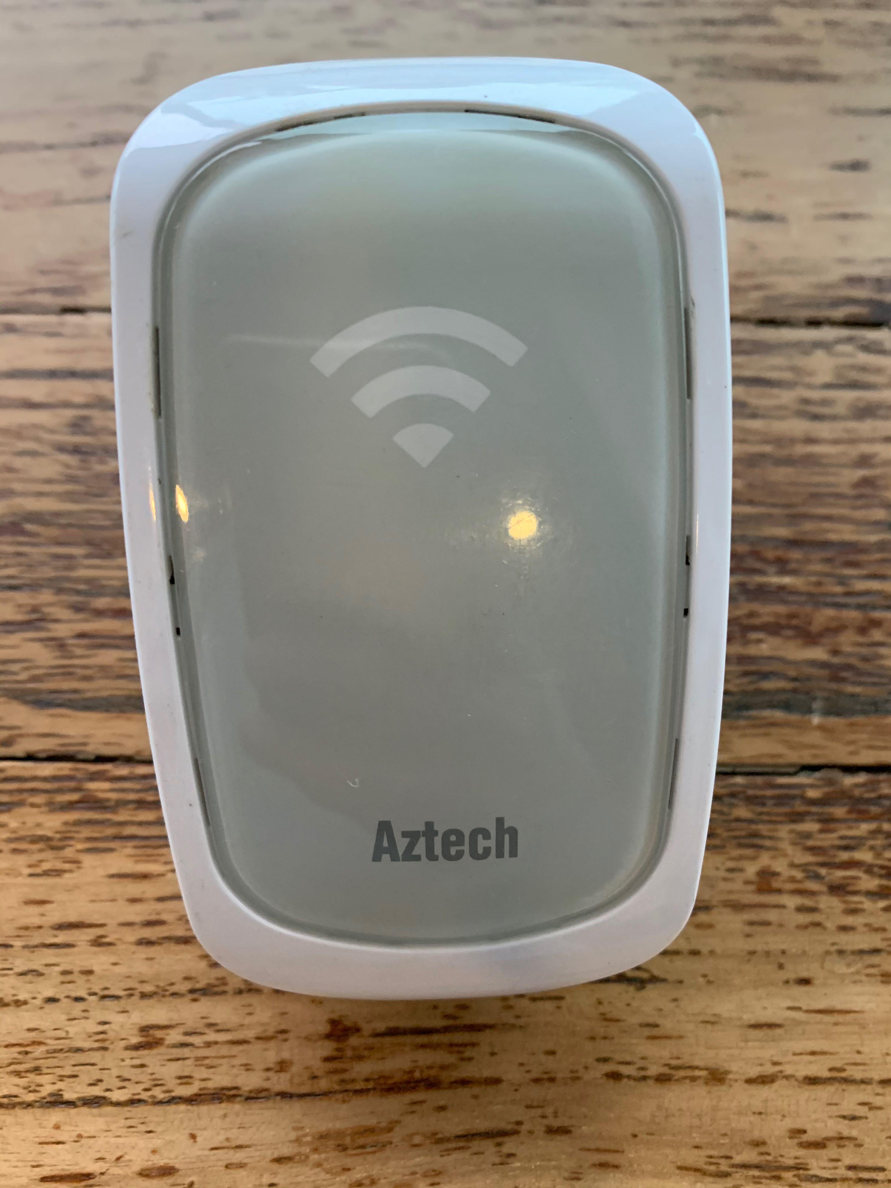 Aztech range extender (Category: Networking) located in Singapore. Submitted by danielchua1776 (Listing ID 1035004809, Image 1). Description: Aztech range extender WL559E - 300mbps.