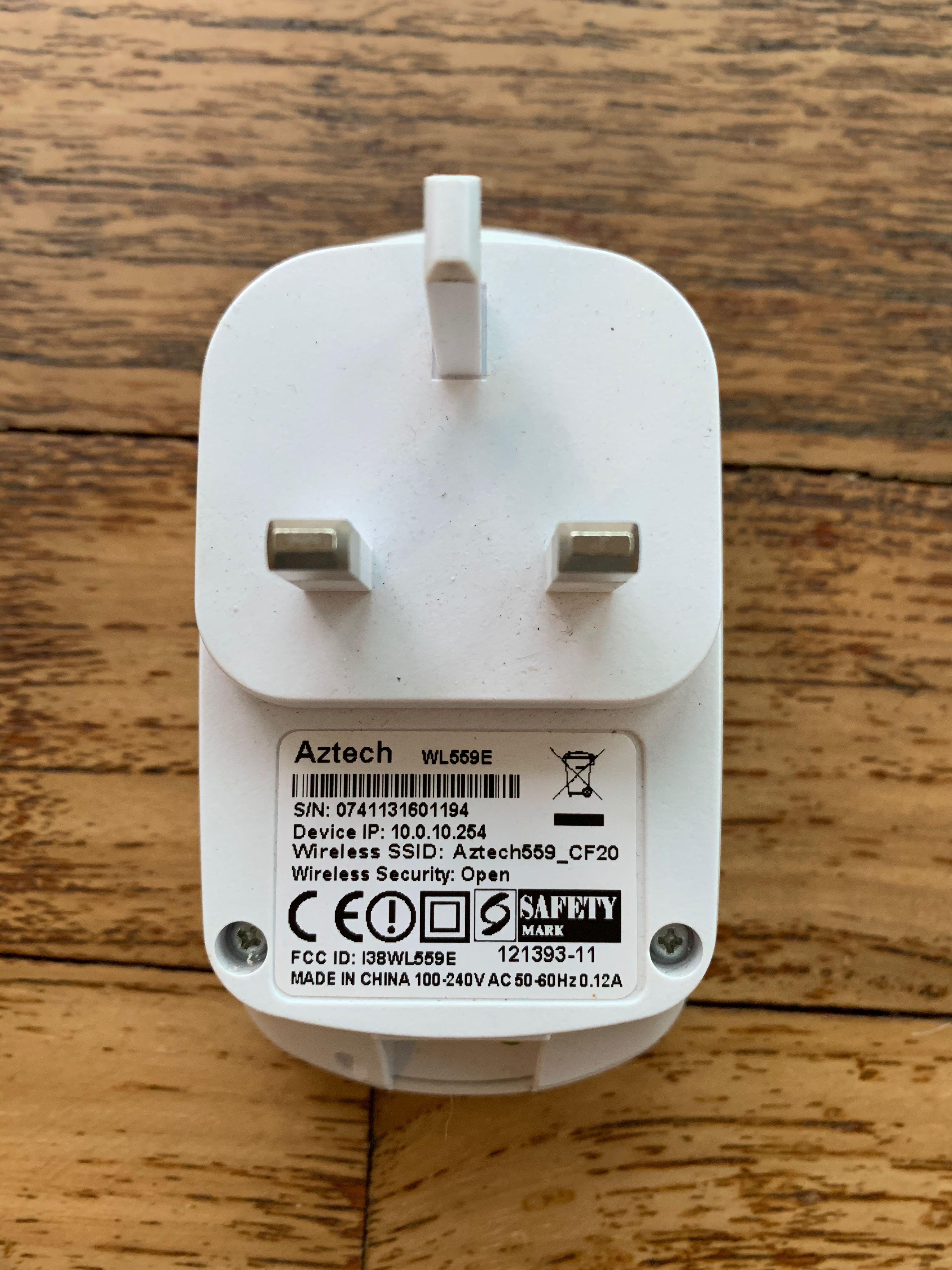 Aztech range extender (Category: Networking) located in Singapore. Submitted by danielchua1776 (Listing ID 1035004809, Image 2). Description: Aztech range extender WL559E - 300mbps.