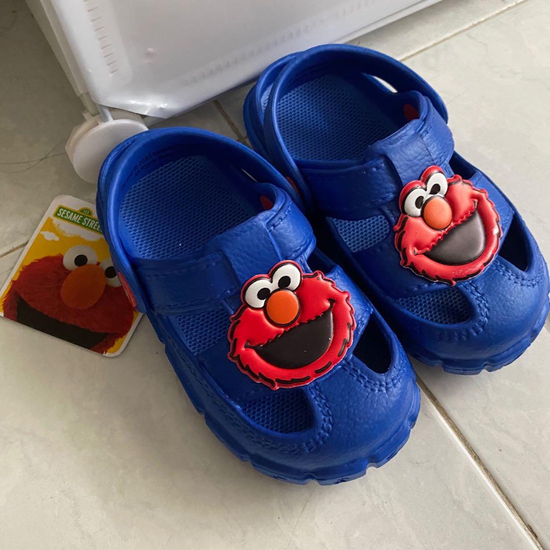 elmo crocs