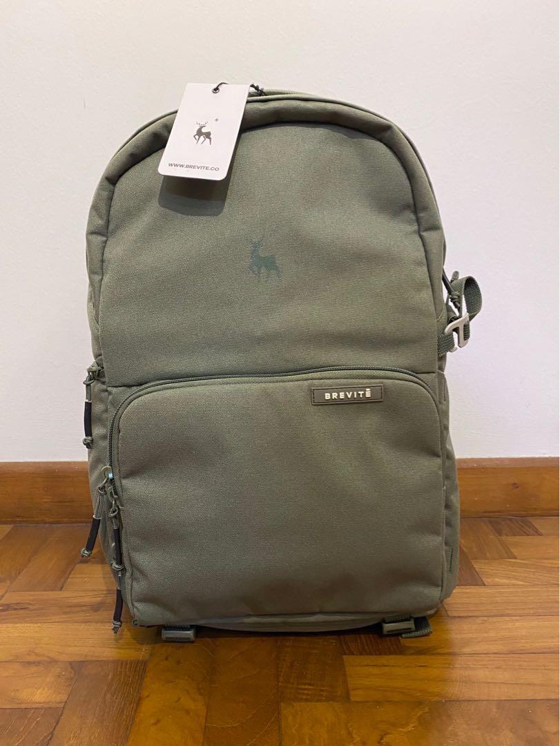 Brevite Jumper Camera Bag Backpack in Pine Green - Schimiggy Reviews
