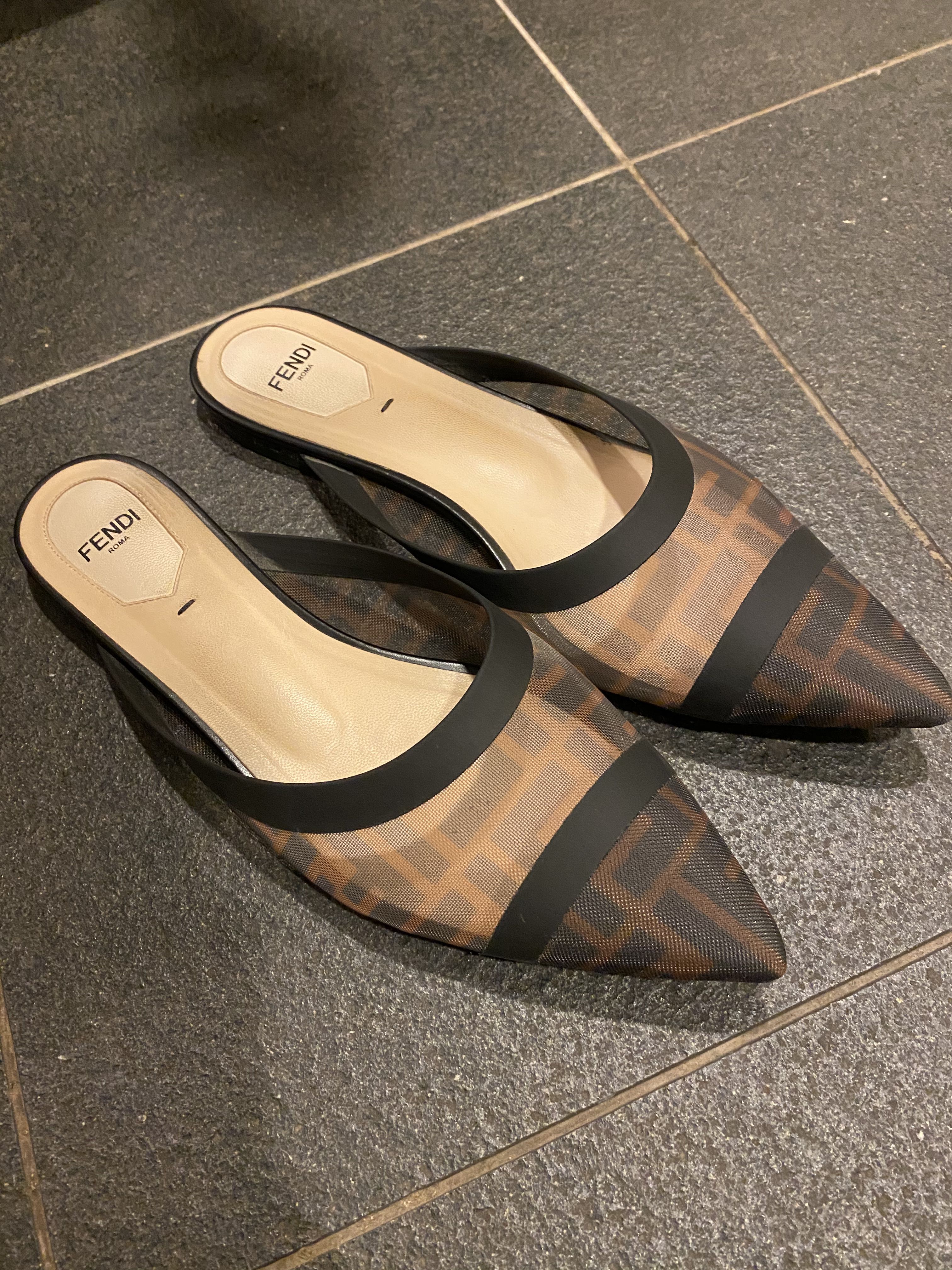 fendi colibri flats