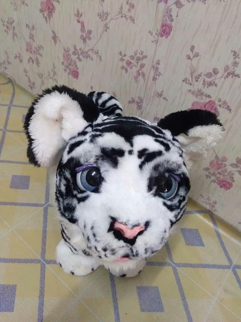 FurReal Roarin Ivory The Playful Interactive Tiger by Fur Real