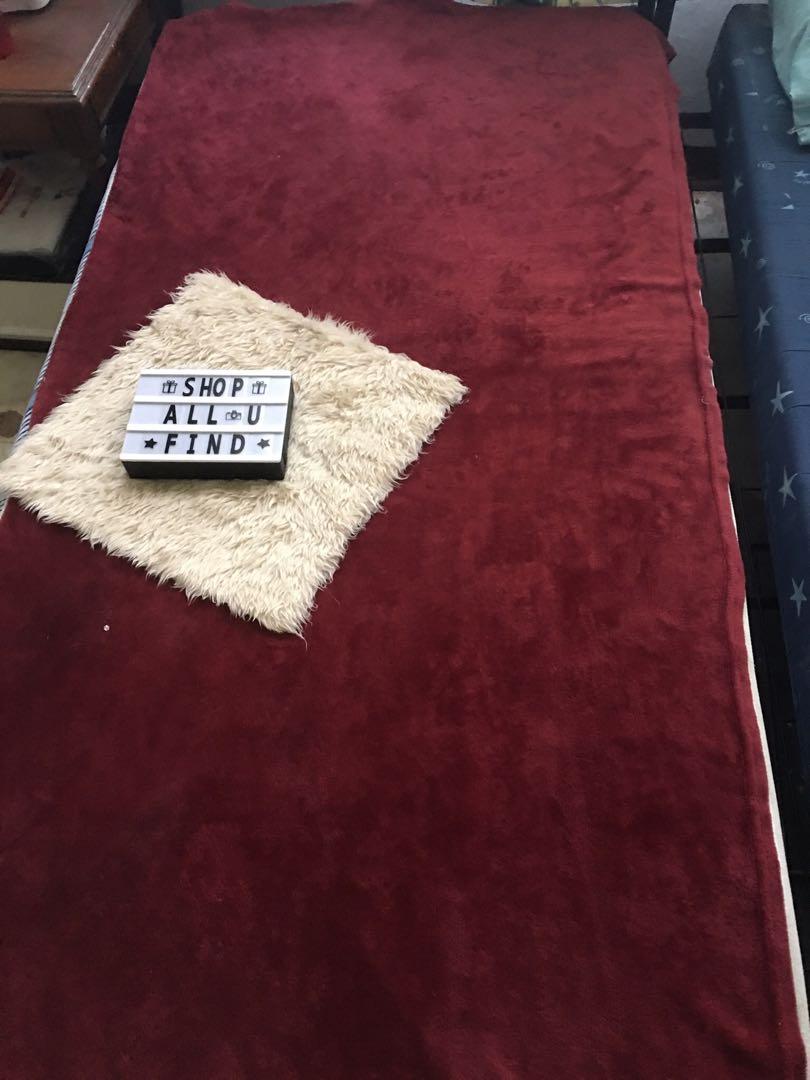 kumot red fluffy (Category: Everything Else Others) located in Paranaque City. Submitted by bohotrinkets (Listing ID 1034984498, Image 1). Description: All items are branded and authentic bigyan ko po kayo frreeebies.