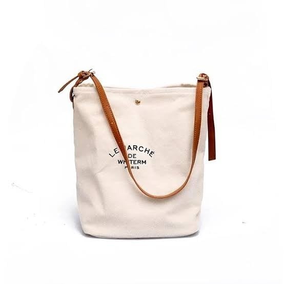 Le Marche De Whiterm Paris Tote Bag
