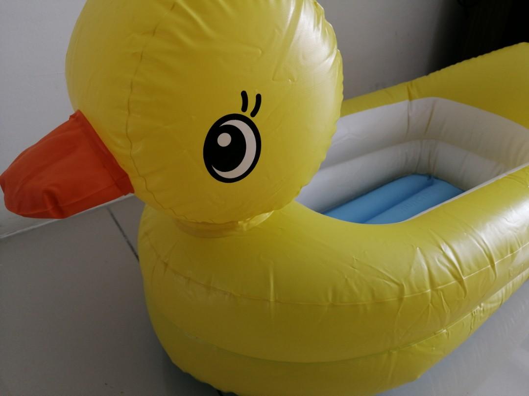 munchkin inflatable duck
