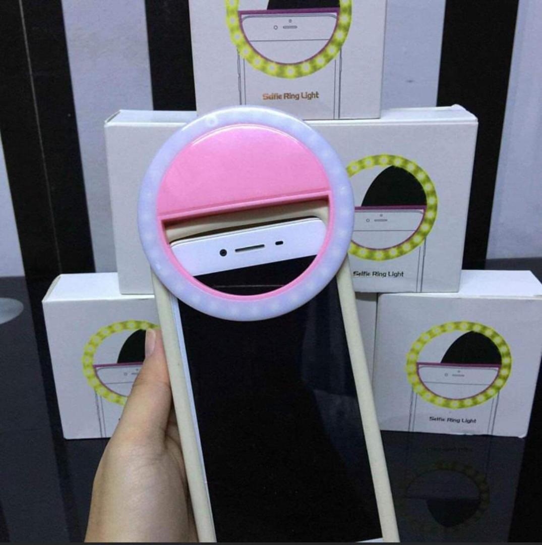Selfie Clip Ring Light (Category: Mounts & Holders) located in Mandaluyong City. Submitted by einalemognira02 (Listing ID 1034960231, Image 1). Description: .