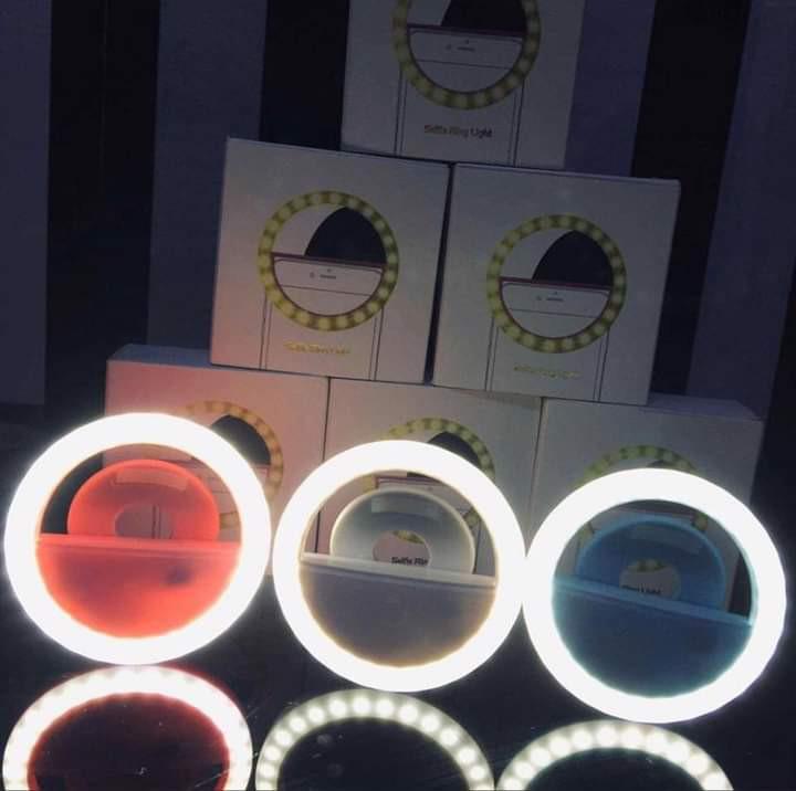 Selfie Clip Ring Light (Category: Mounts & Holders) located in Mandaluyong City. Submitted by einalemognira02 (Listing ID 1034960231, Image 2). Description: .