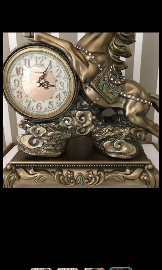 Table clock (Category: Other Home Decor) located in Singapore. Submitted by bensenooi (Listing ID 1034998527, Image 3). Description: .