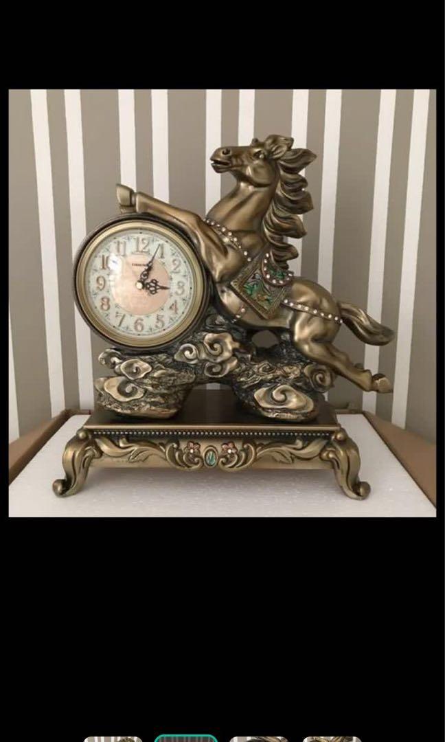 Table clock (Category: Other Home Decor) located in Singapore. Submitted by bensenooi (Listing ID 1034998527, Image 1). Description: .