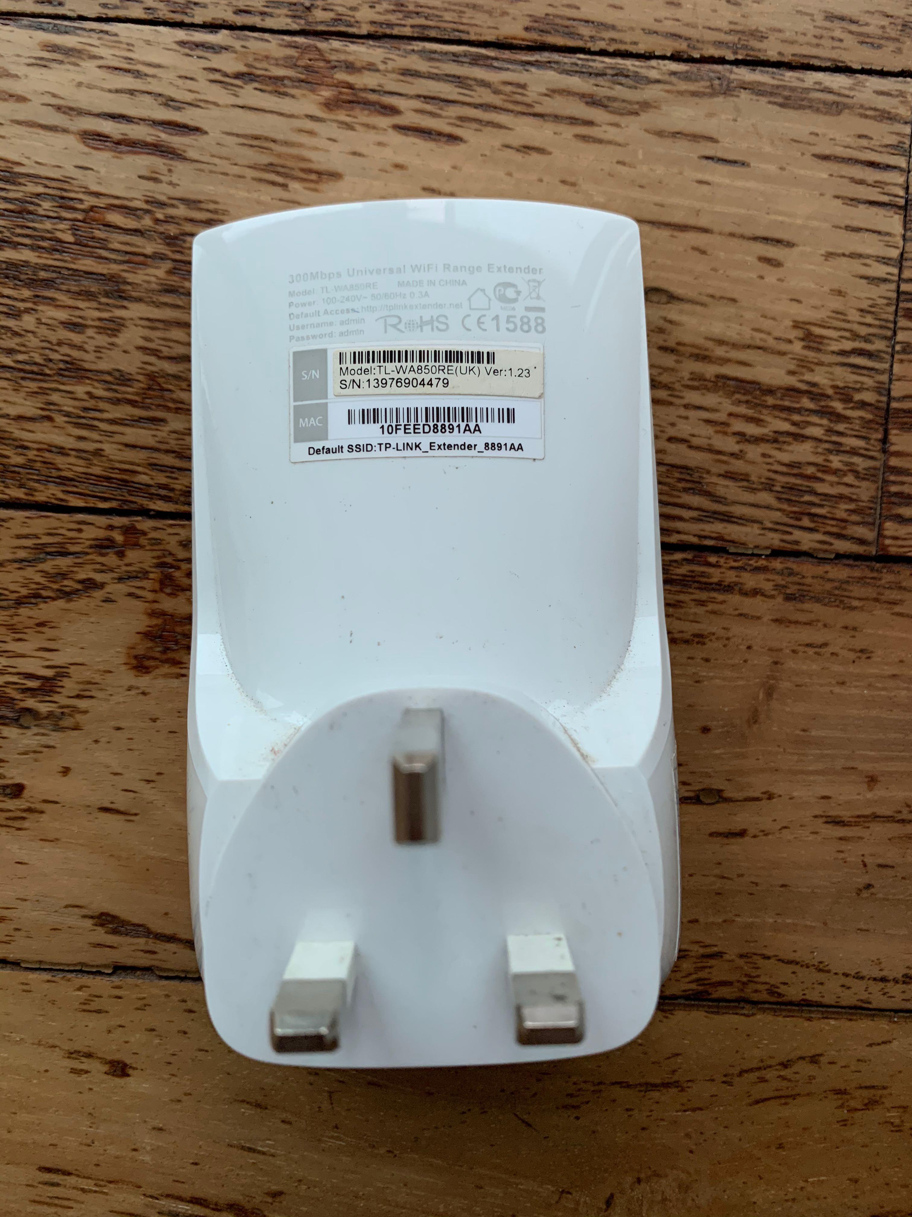 TP-Link Range Extender (Category: Networking) located in Singapore. Submitted by danielchua1776 (Listing ID 1035004061, Image 2). Description: TP-Link Range Extender TL-WA850RE - 300mbps .