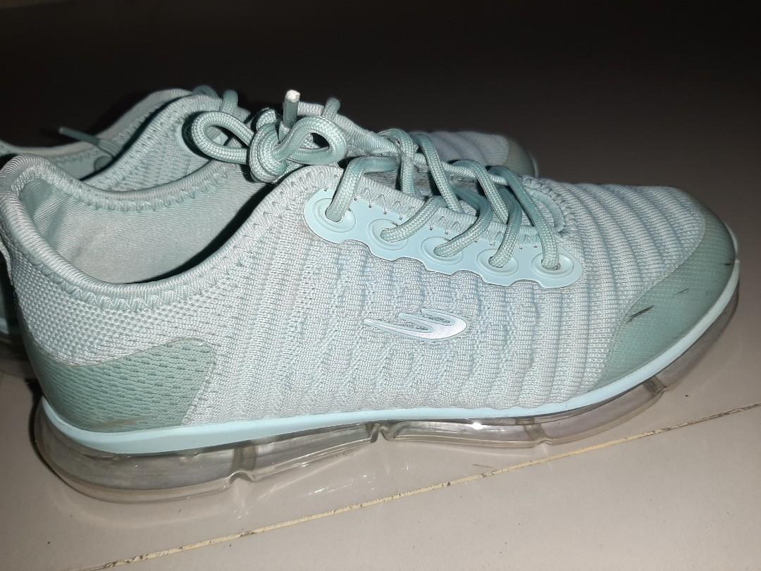world balance tennis shoes