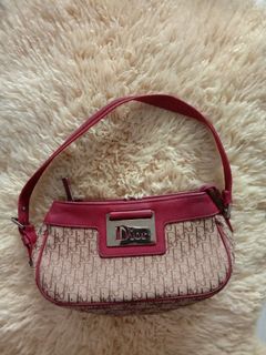 (Category: ) located in . Submitted by bagonline9 (Listing ID 1035117889, Image 1). Description: .